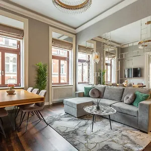 Luxury With Balcony Next To The New York Cafe Budapest